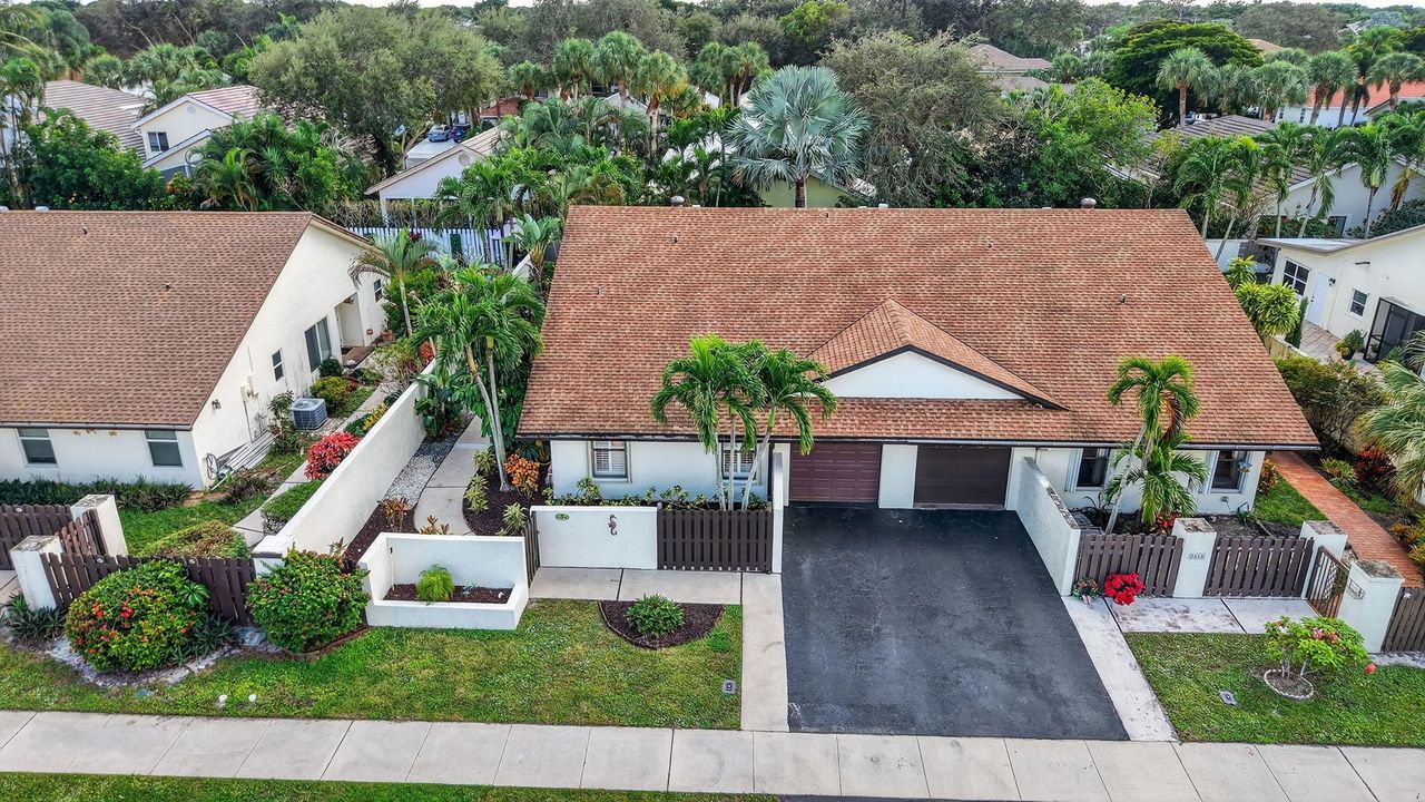 Active With Contract: $430,000 (2 beds, 2 baths, 1369 Square Feet)