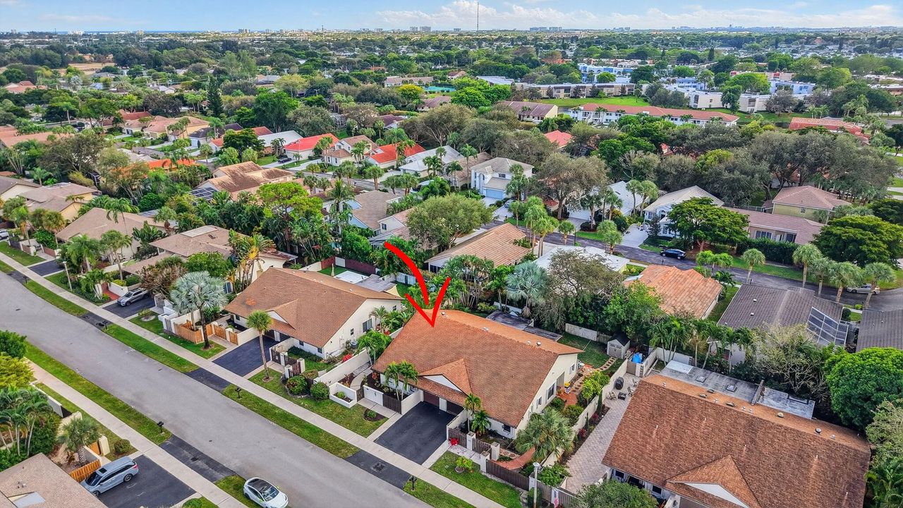 Active With Contract: $430,000 (2 beds, 2 baths, 1369 Square Feet)