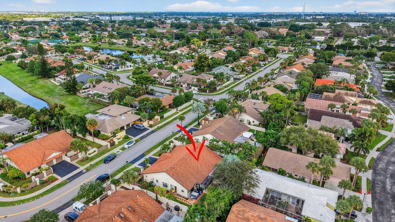 Active With Contract: $430,000 (2 beds, 2 baths, 1369 Square Feet)