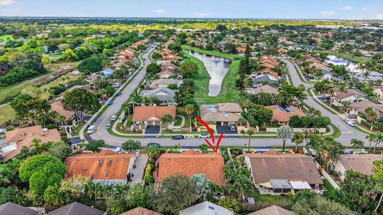 Active With Contract: $430,000 (2 beds, 2 baths, 1369 Square Feet)