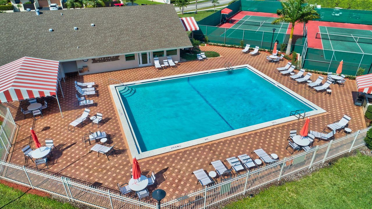 Active With Contract: $430,000 (2 beds, 2 baths, 1369 Square Feet)