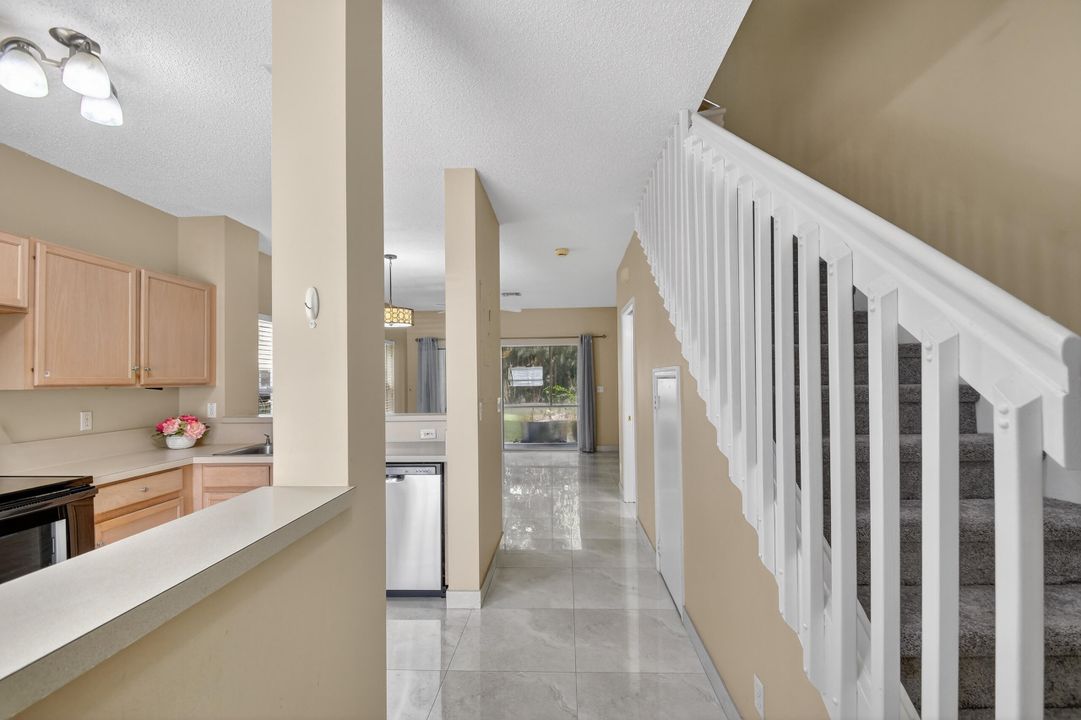 For Sale: $324,000 (2 beds, 2 baths, 1008 Square Feet)