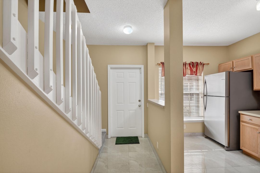 For Sale: $324,000 (2 beds, 2 baths, 1008 Square Feet)