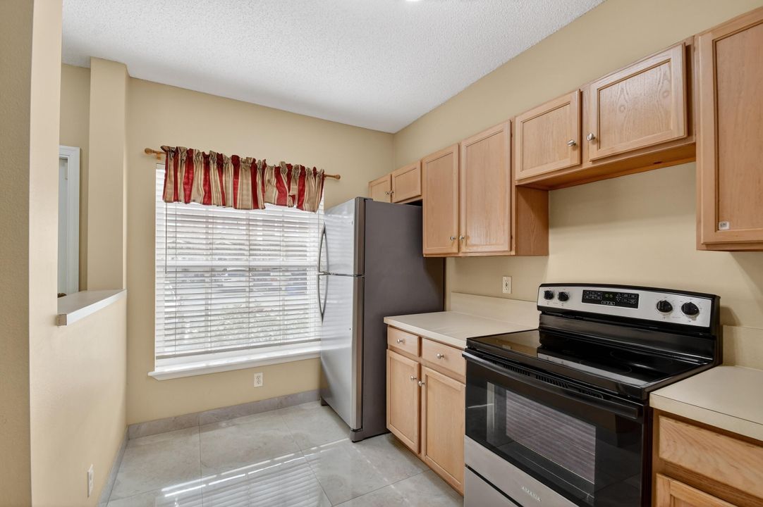 For Sale: $324,000 (2 beds, 2 baths, 1008 Square Feet)