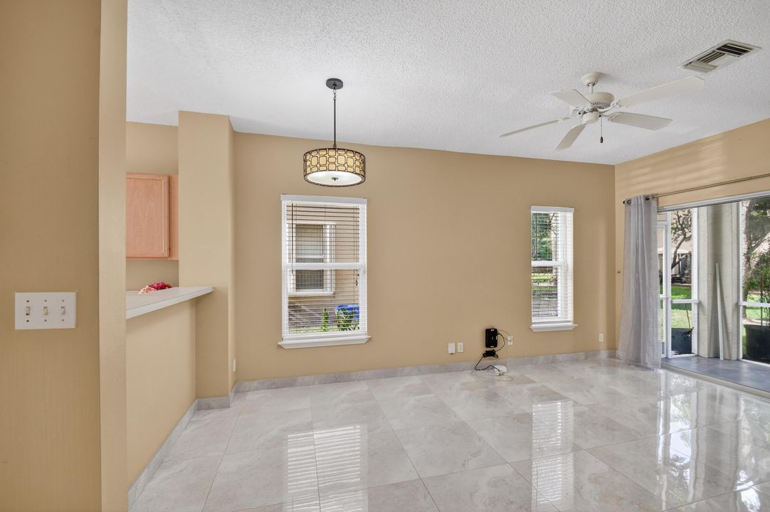 For Sale: $324,000 (2 beds, 2 baths, 1008 Square Feet)