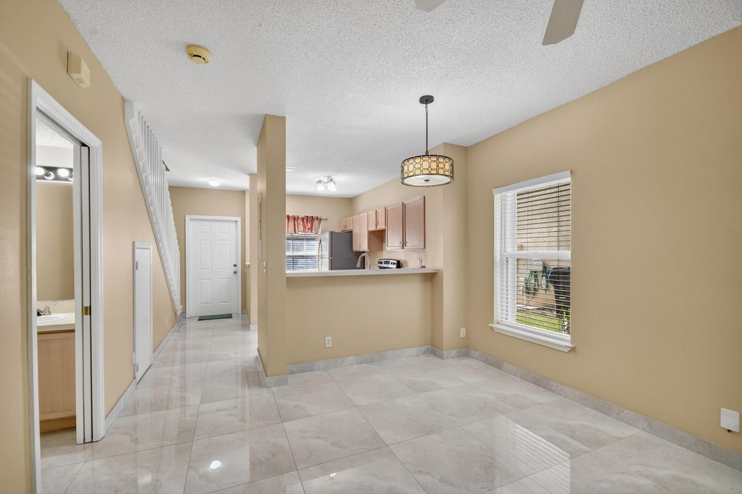 For Sale: $324,000 (2 beds, 2 baths, 1008 Square Feet)