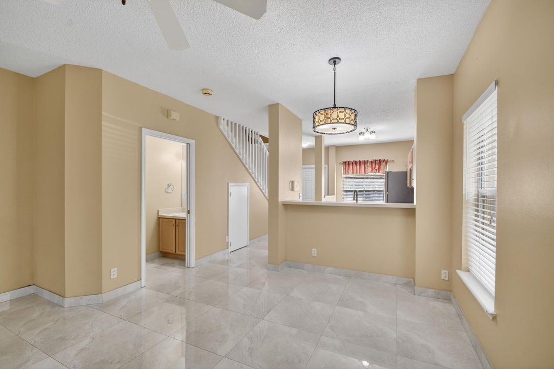 For Sale: $324,000 (2 beds, 2 baths, 1008 Square Feet)