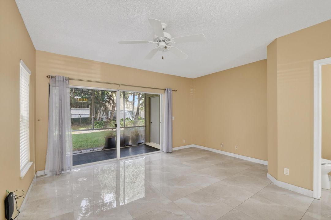 For Sale: $324,000 (2 beds, 2 baths, 1008 Square Feet)