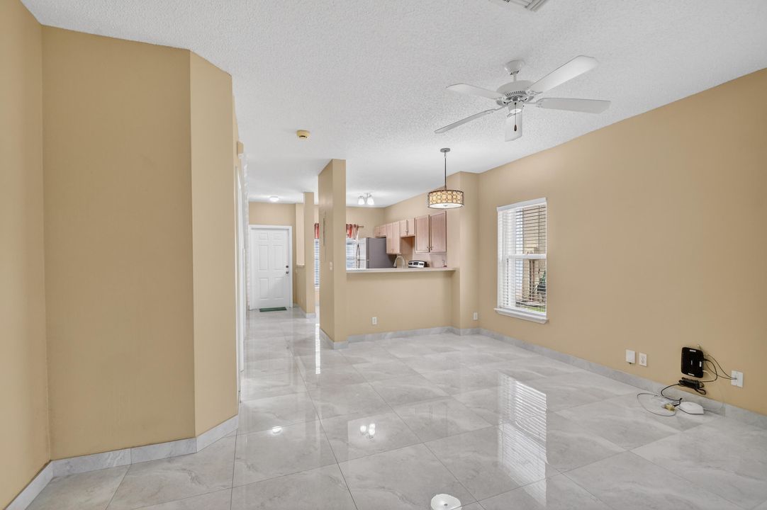 For Sale: $324,000 (2 beds, 2 baths, 1008 Square Feet)