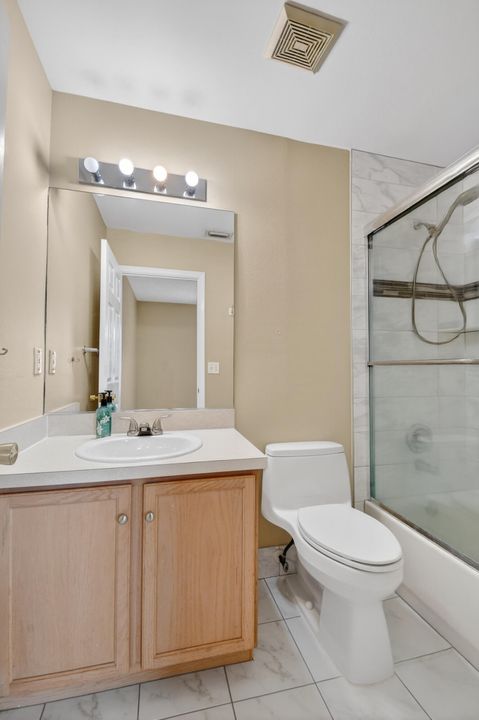 For Sale: $324,000 (2 beds, 2 baths, 1008 Square Feet)