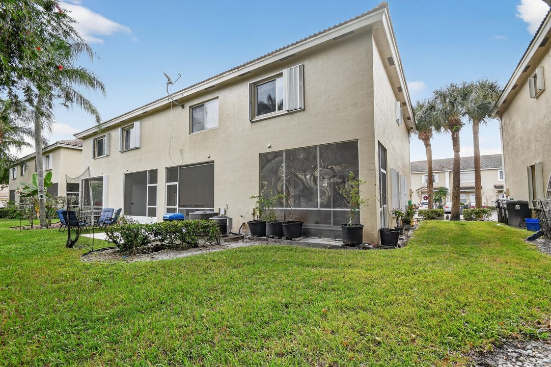 For Sale: $324,000 (2 beds, 2 baths, 1008 Square Feet)