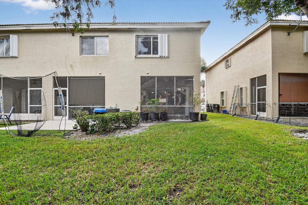 For Sale: $324,000 (2 beds, 2 baths, 1008 Square Feet)