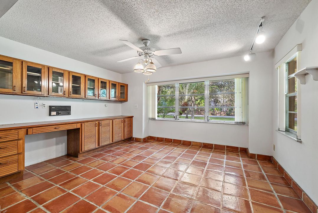 На продажу: $989,000 (4 спален, 3 ванн, 2405 Квадратных фут)