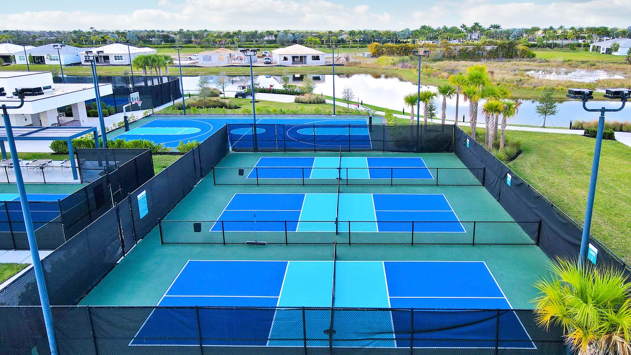 For Sale: $449,000 (2 beds, 2 baths, 2354 Square Feet)