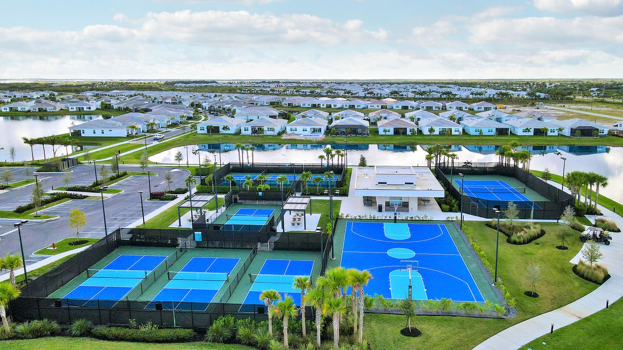 For Sale: $449,000 (2 beds, 2 baths, 2354 Square Feet)