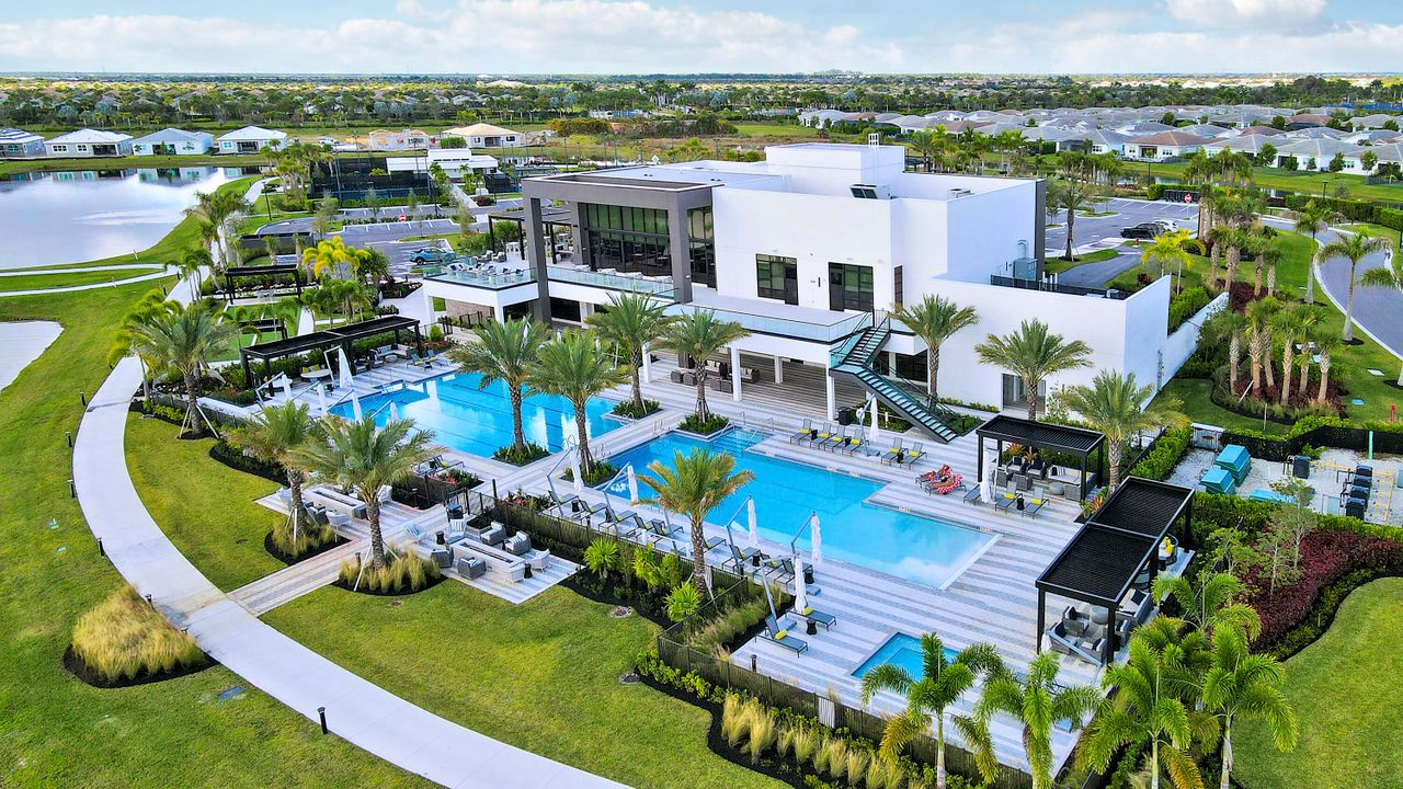 For Sale: $449,000 (2 beds, 2 baths, 2354 Square Feet)