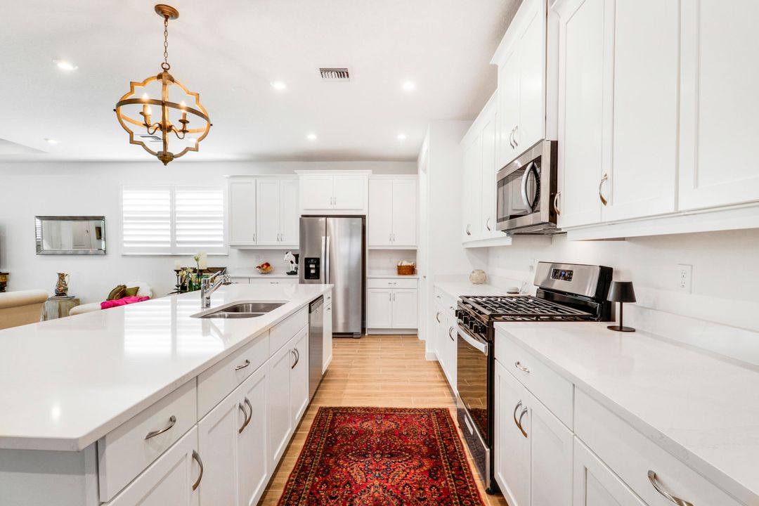 For Sale: $449,000 (2 beds, 2 baths, 2354 Square Feet)