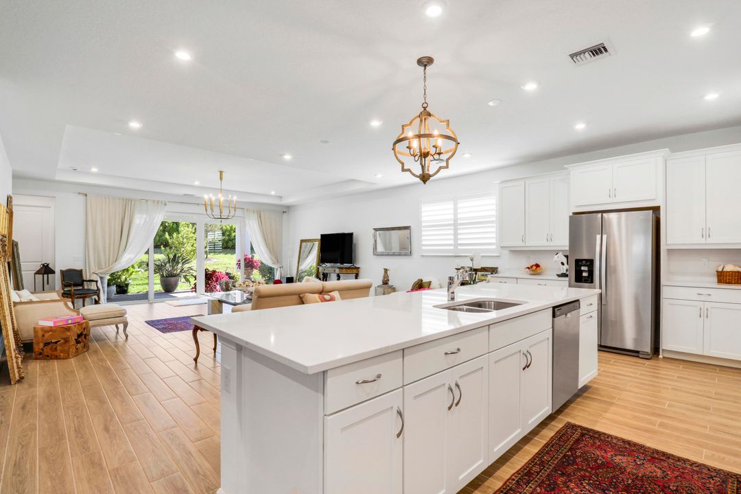 For Sale: $449,000 (2 beds, 2 baths, 2354 Square Feet)