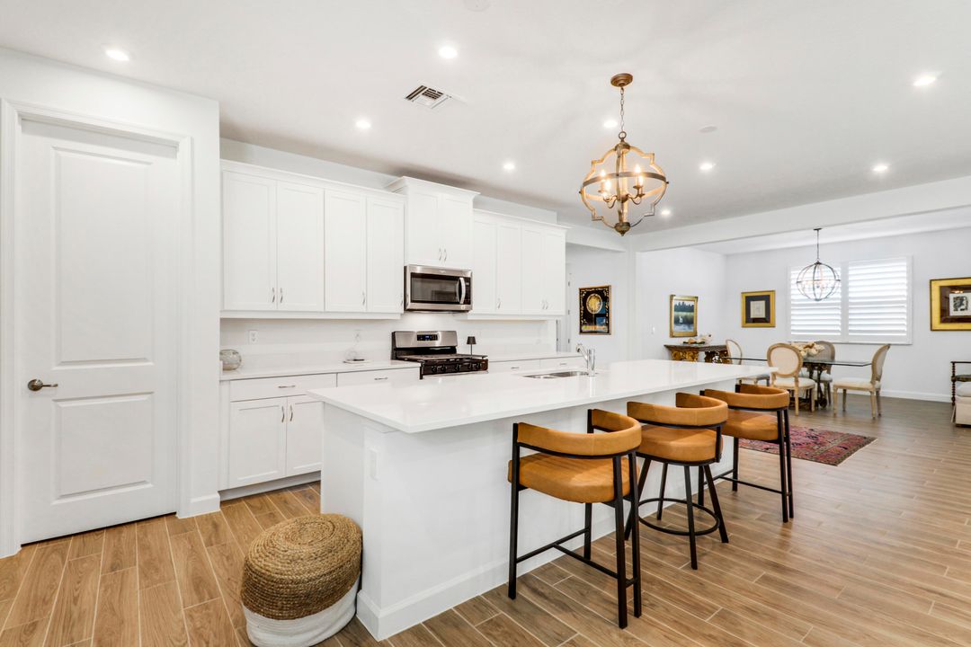 For Sale: $449,000 (2 beds, 2 baths, 2354 Square Feet)