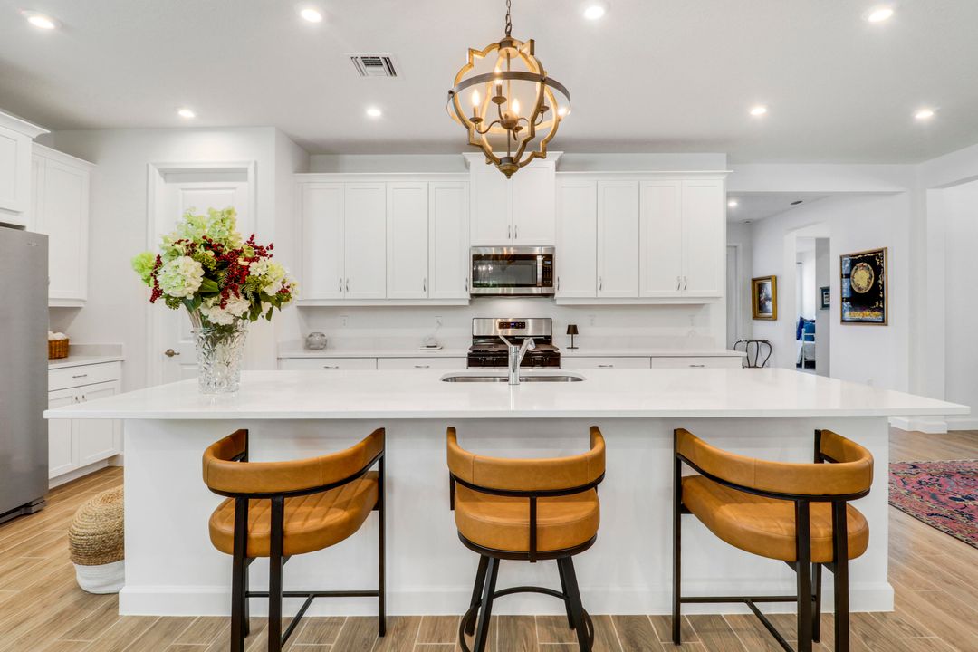 For Sale: $449,000 (2 beds, 2 baths, 2354 Square Feet)