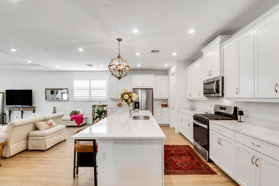 For Sale: $449,000 (2 beds, 2 baths, 2354 Square Feet)