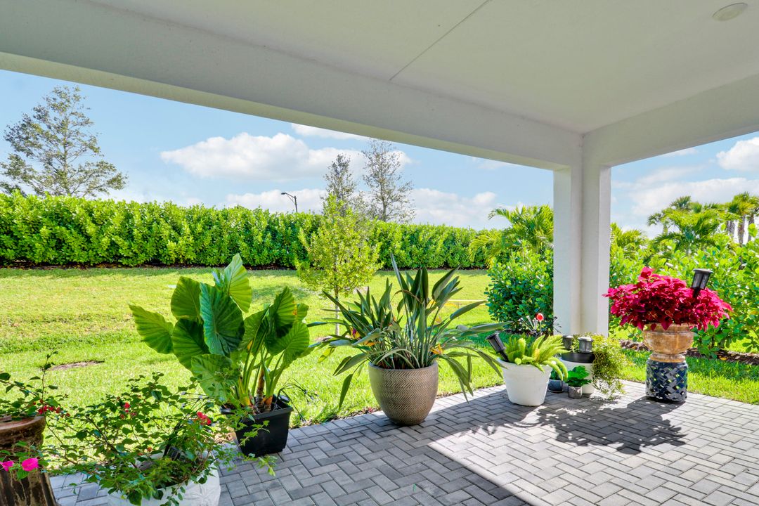 For Sale: $449,000 (2 beds, 2 baths, 2354 Square Feet)