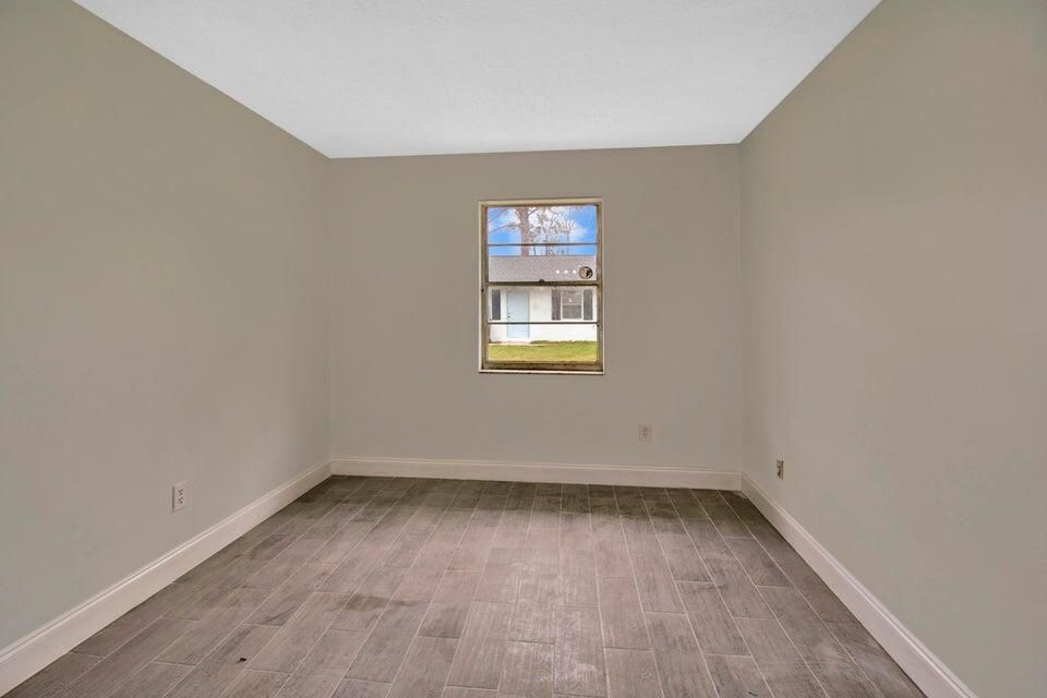 For Rent: $2,300 (3 beds, 1 baths, 2240 Square Feet)