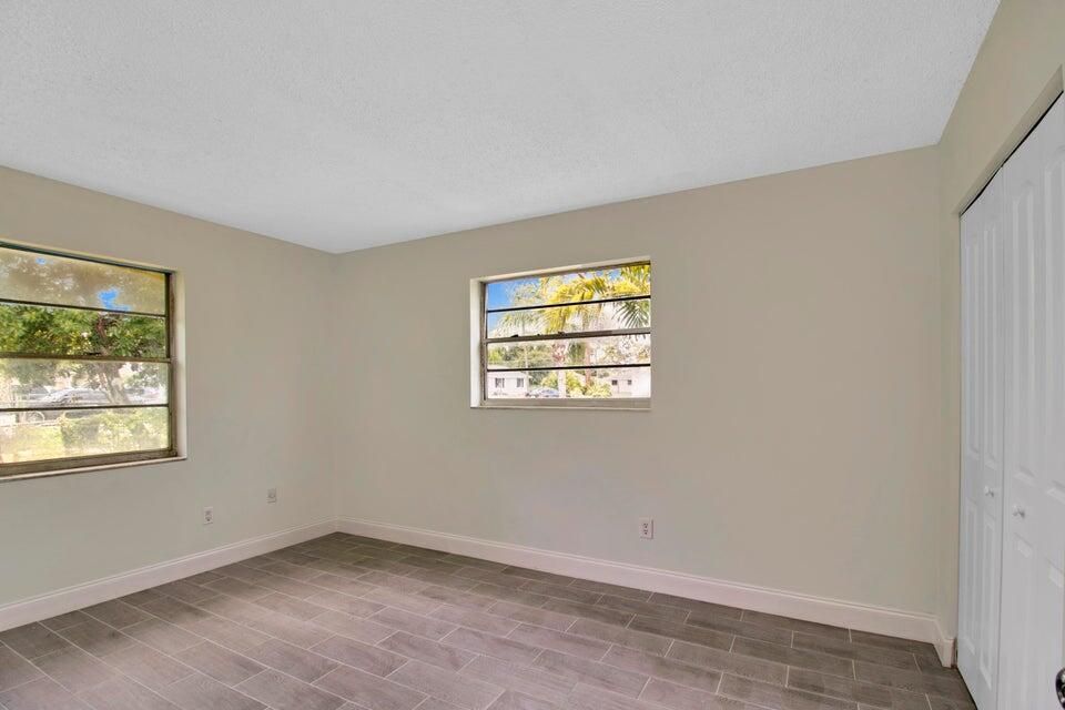 For Rent: $2,300 (3 beds, 1 baths, 2240 Square Feet)