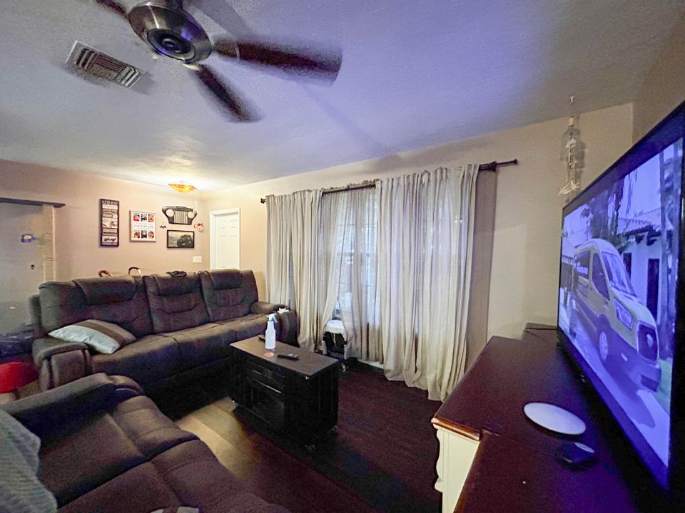 En Venta: $249,995 (2 camas, 2 baños, 1241 Pies cuadrados)