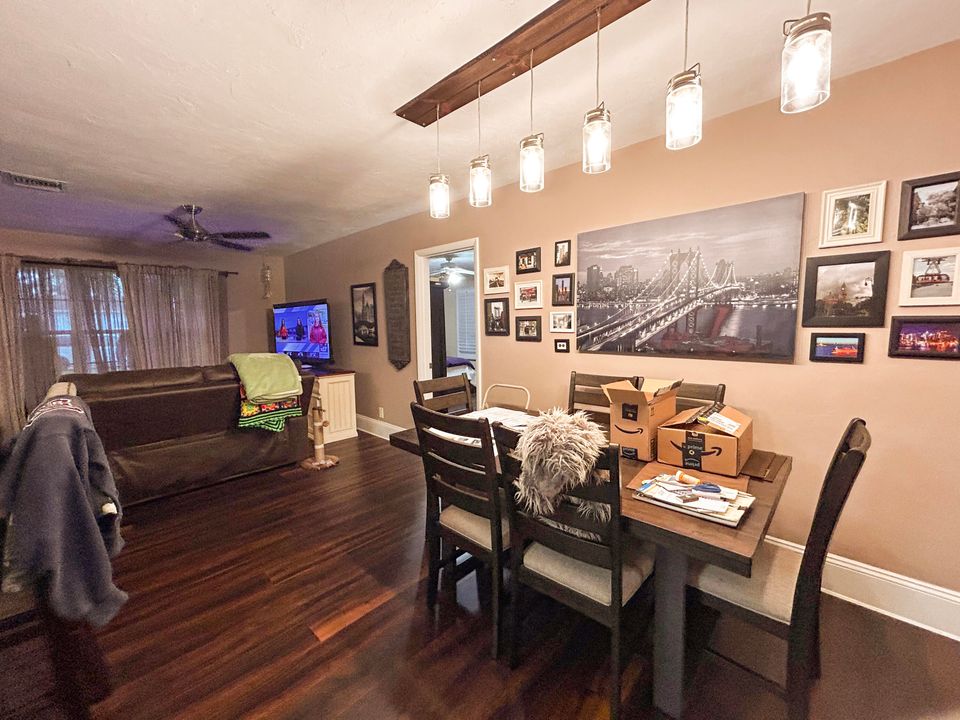 En Venta: $249,995 (2 camas, 2 baños, 1241 Pies cuadrados)