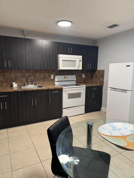 出租: $2,600 (1 贝兹, 1 浴室, 1000 平方英尺)