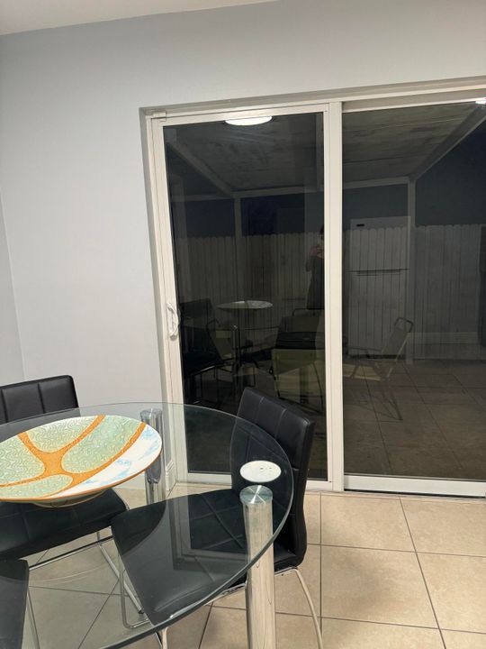 出租: $2,600 (1 贝兹, 1 浴室, 1000 平方英尺)