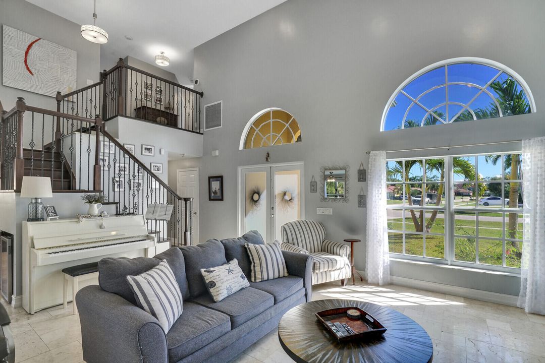 En Venta: $759,000 (5 camas, 3 baños, 2550 Pies cuadrados)