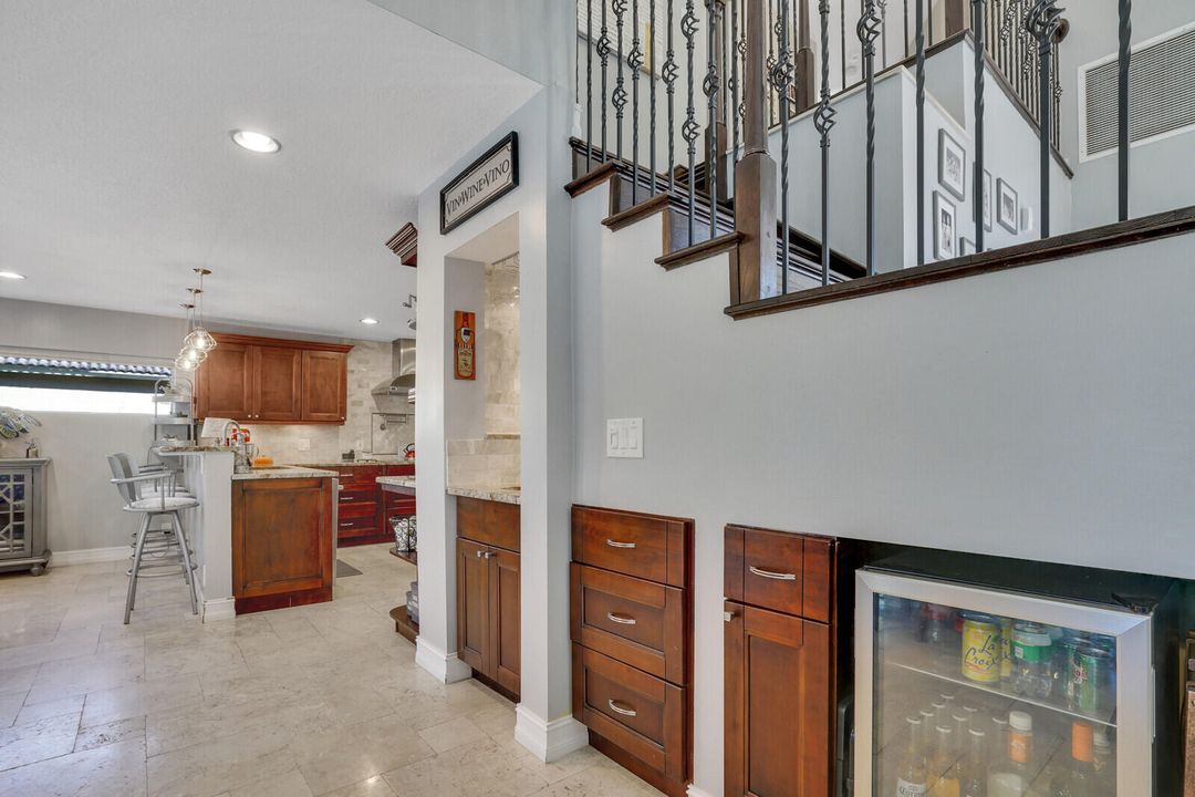 En Venta: $759,000 (5 camas, 3 baños, 2550 Pies cuadrados)