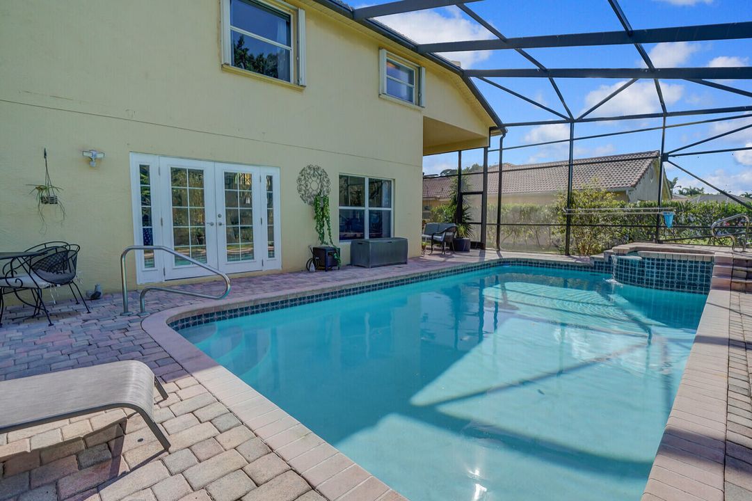 En Venta: $759,000 (5 camas, 3 baños, 2550 Pies cuadrados)