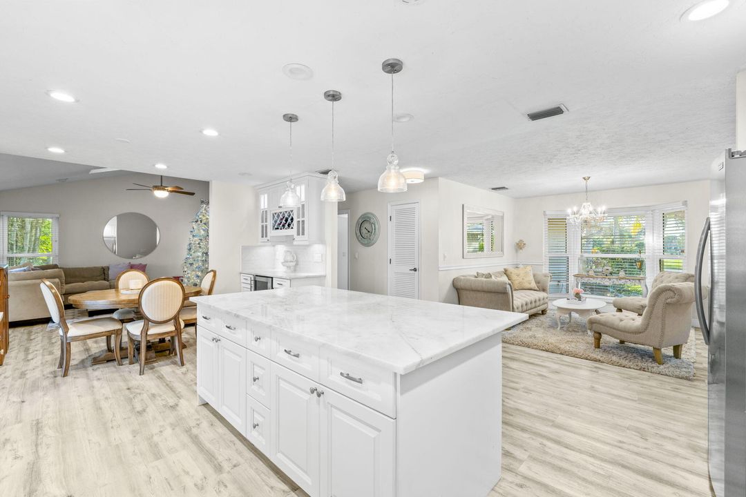 En Venta: $995,000 (4 camas, 3 baños, 2680 Pies cuadrados)