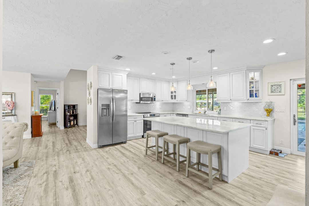 En Venta: $995,000 (4 camas, 3 baños, 2680 Pies cuadrados)