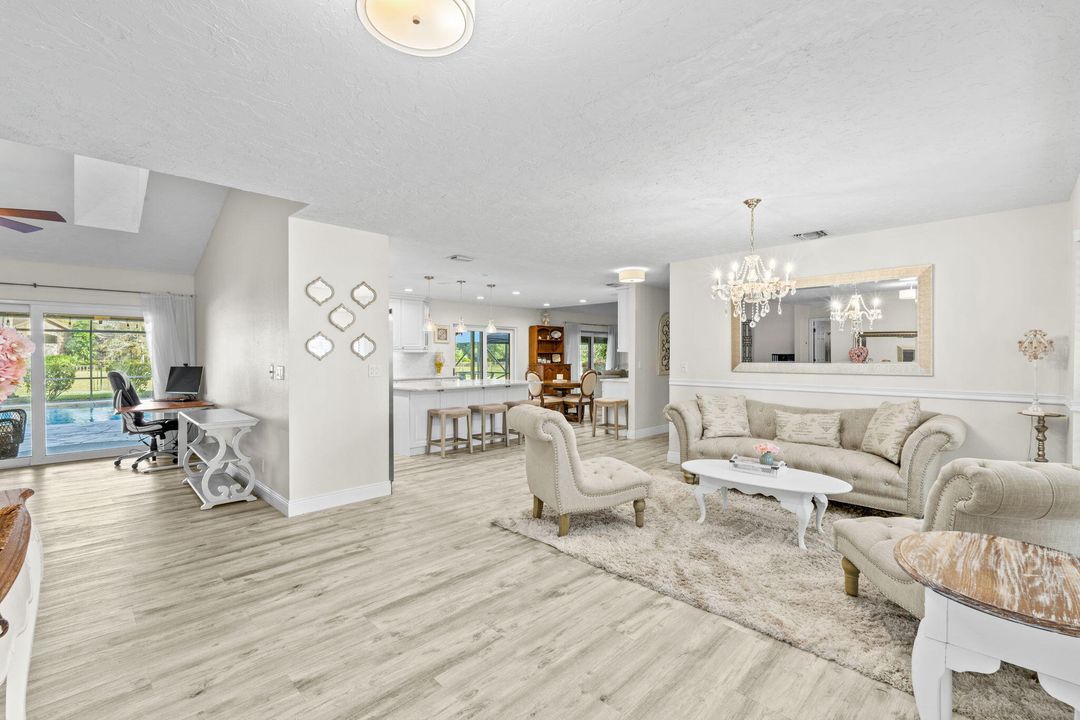 En Venta: $995,000 (4 camas, 3 baños, 2680 Pies cuadrados)