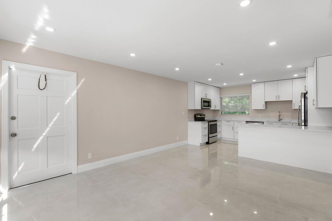 出租: $2,100 (2 贝兹, 1 浴室, 800 平方英尺)