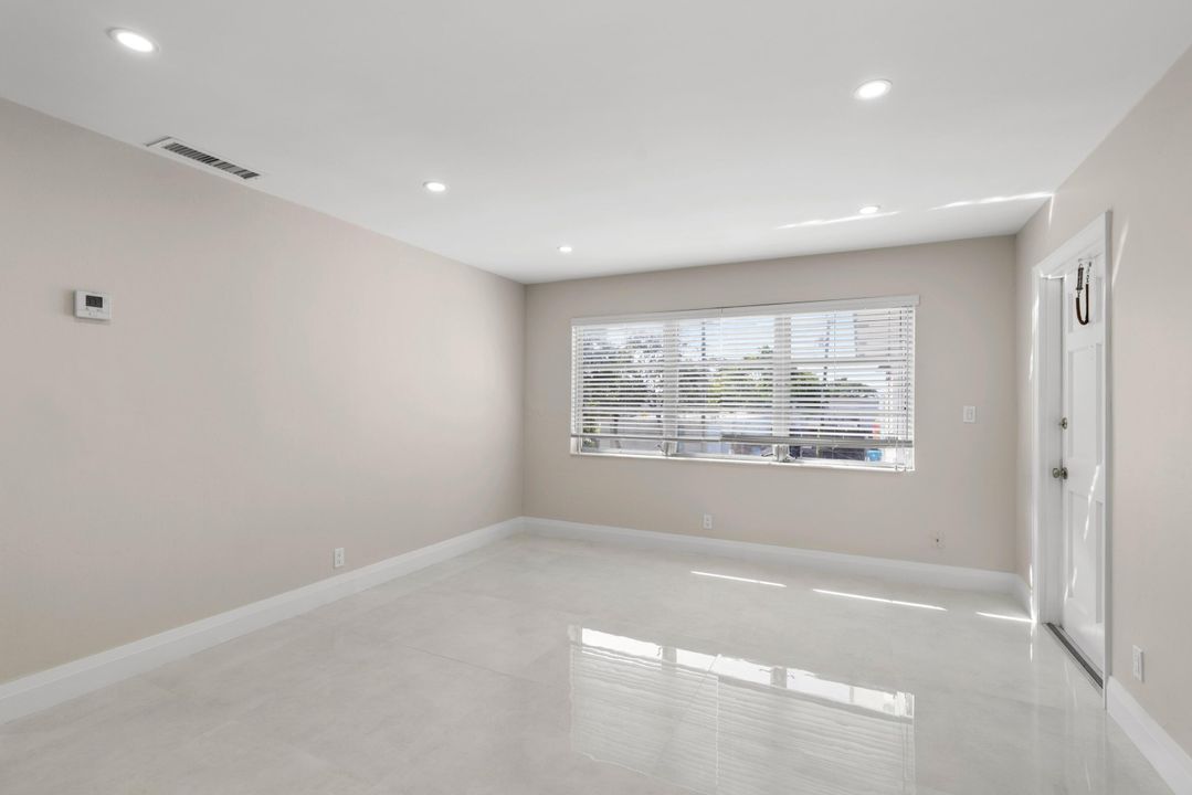 出租: $2,100 (2 贝兹, 1 浴室, 800 平方英尺)