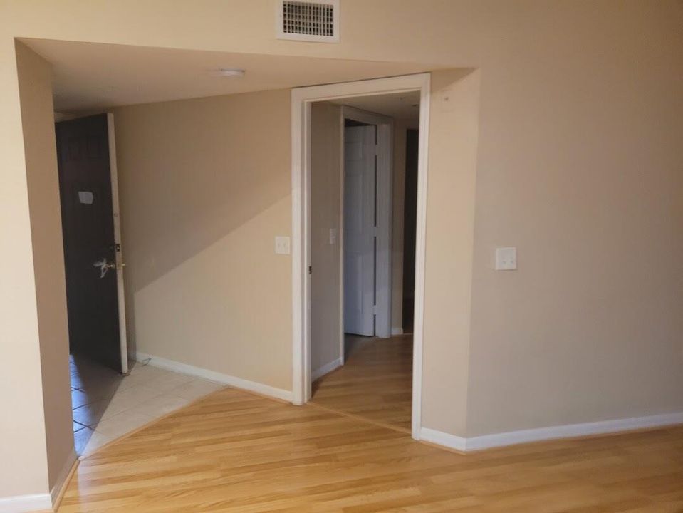 出租: $2,300 (3 贝兹, 2 浴室, 1204 平方英尺)