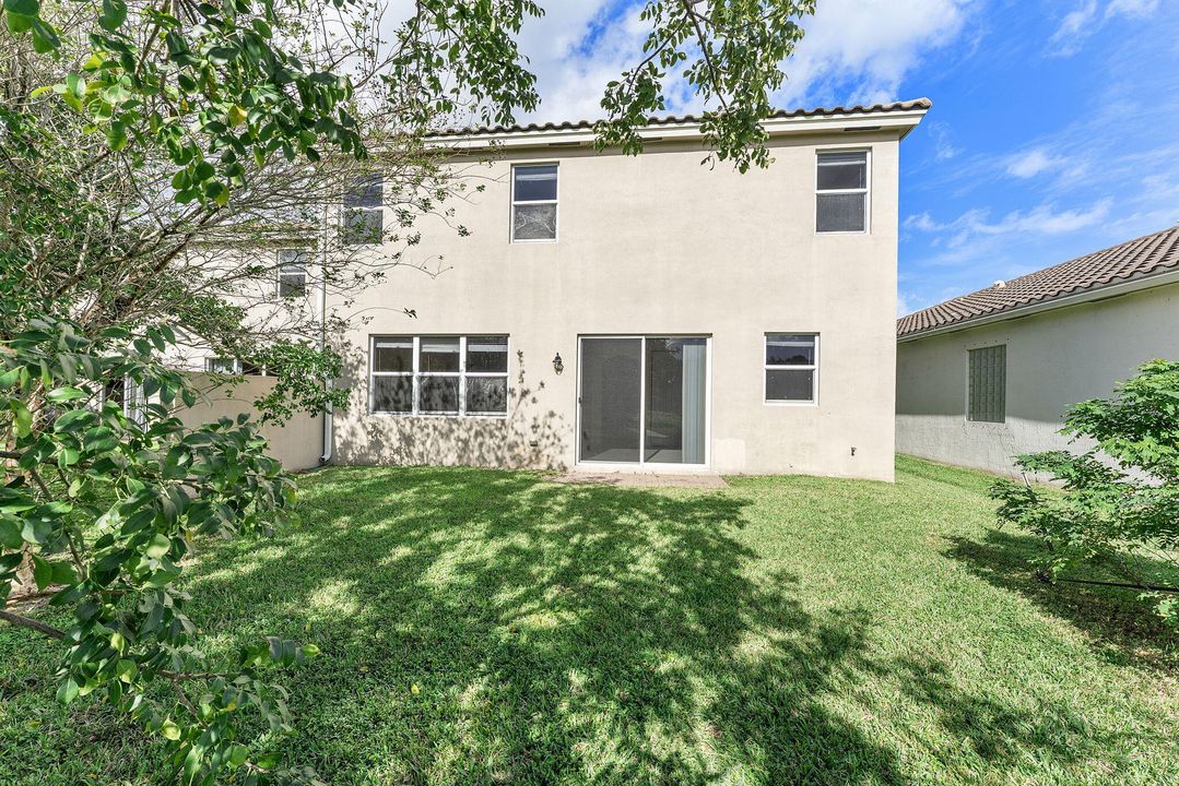 待售: $700,000 (5 贝兹, 3 浴室, 2816 平方英尺)