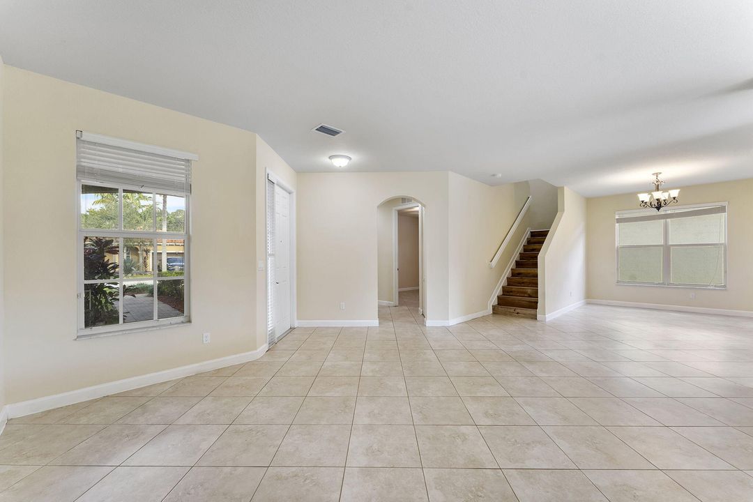 待售: $700,000 (5 贝兹, 3 浴室, 2816 平方英尺)