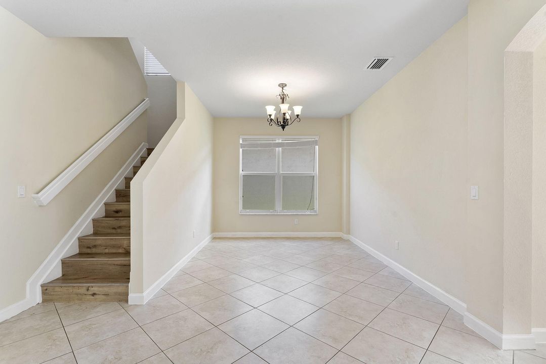 待售: $700,000 (5 贝兹, 3 浴室, 2816 平方英尺)