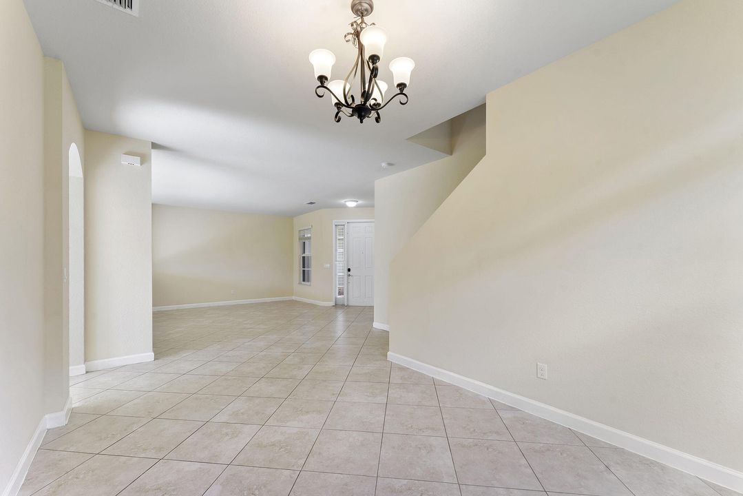 待售: $700,000 (5 贝兹, 3 浴室, 2816 平方英尺)