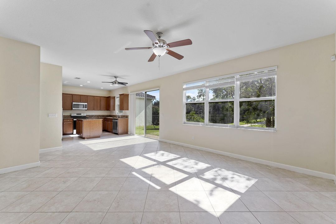 待售: $700,000 (5 贝兹, 3 浴室, 2816 平方英尺)