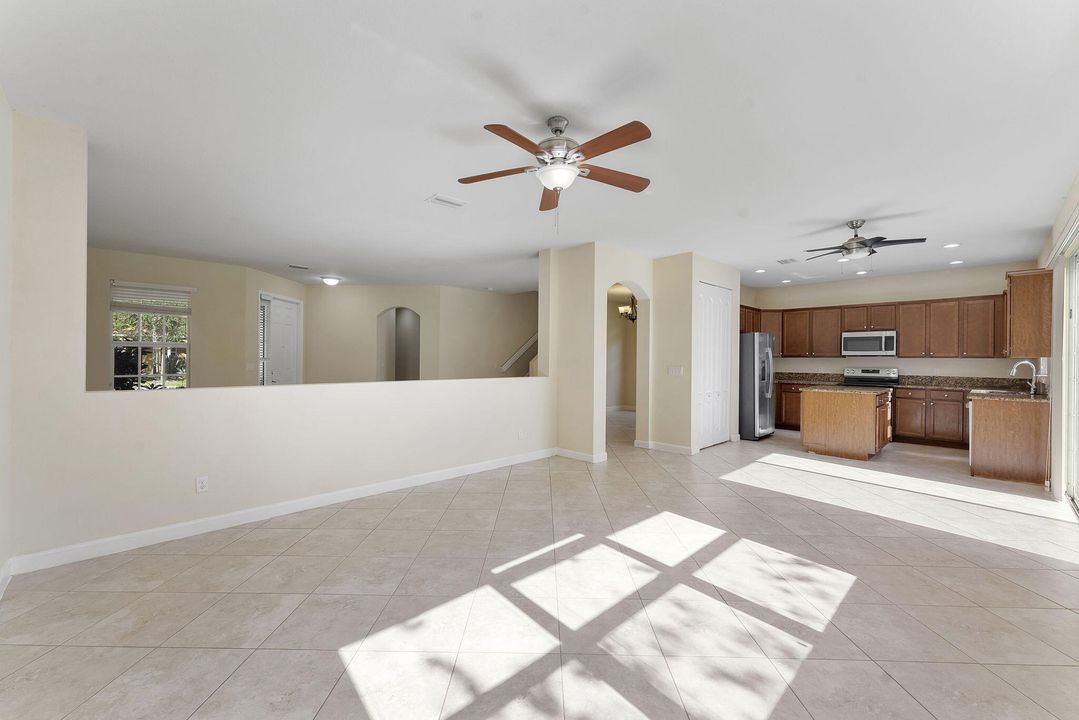 待售: $700,000 (5 贝兹, 3 浴室, 2816 平方英尺)