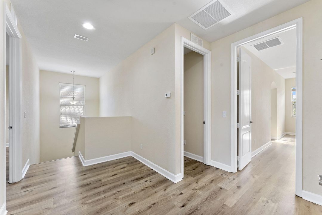 待售: $700,000 (5 贝兹, 3 浴室, 2816 平方英尺)