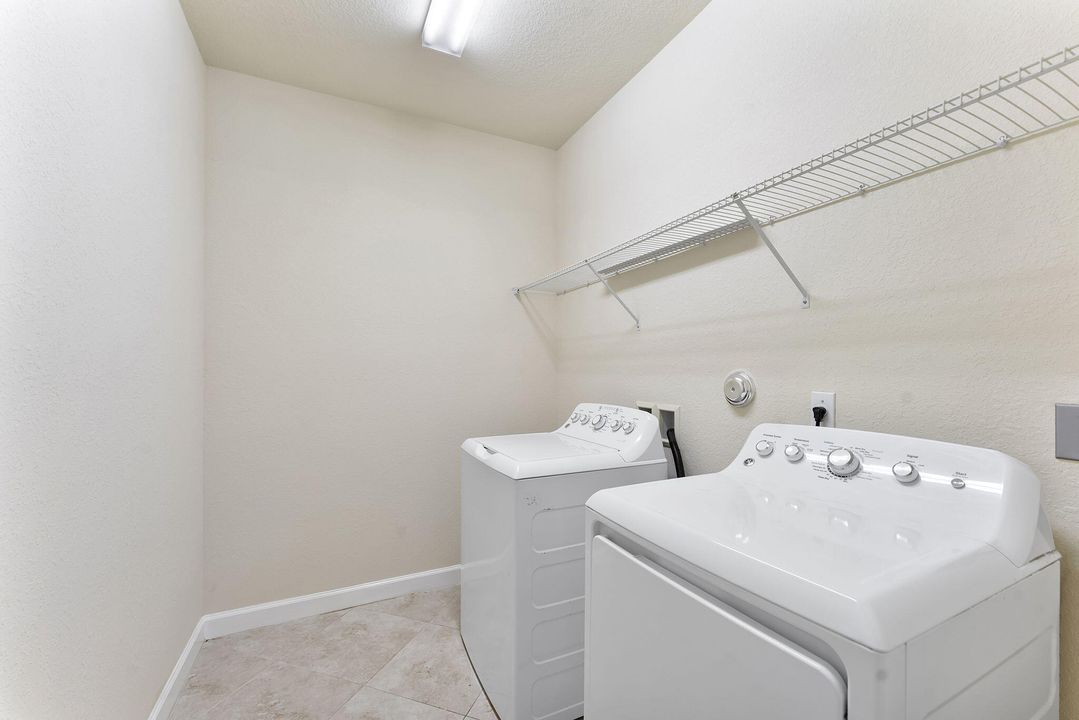 待售: $700,000 (5 贝兹, 3 浴室, 2816 平方英尺)