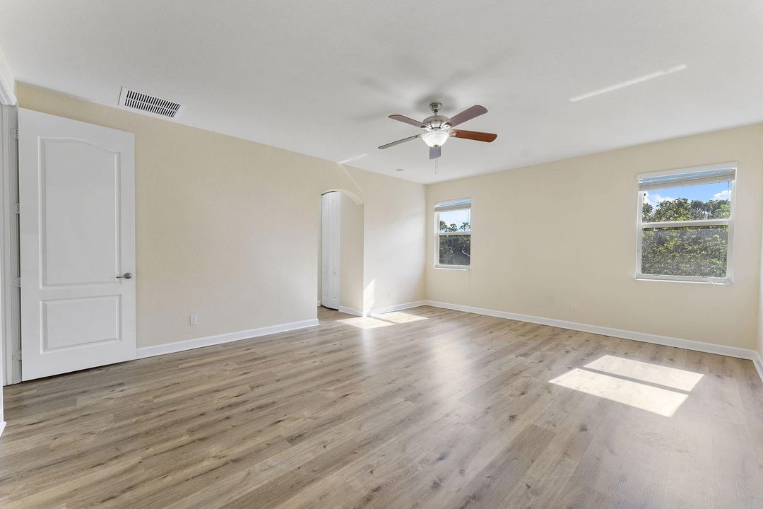 待售: $700,000 (5 贝兹, 3 浴室, 2816 平方英尺)